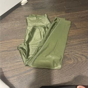 Beyond Yoga shiny Green Leggings